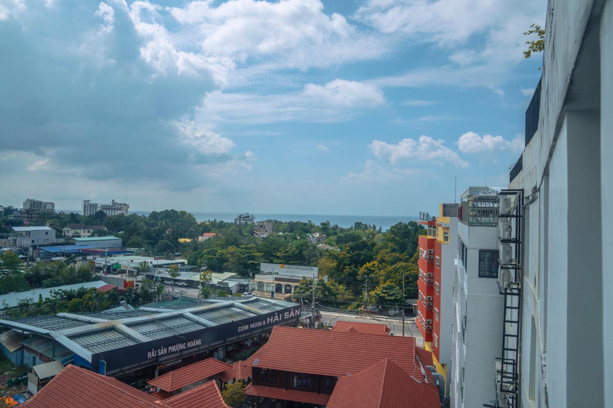 Golden Daisy Hotel Phu Quoc Exterior photo